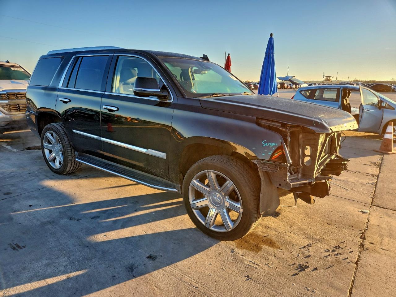 CADILLAC ESCALADE LUXURY