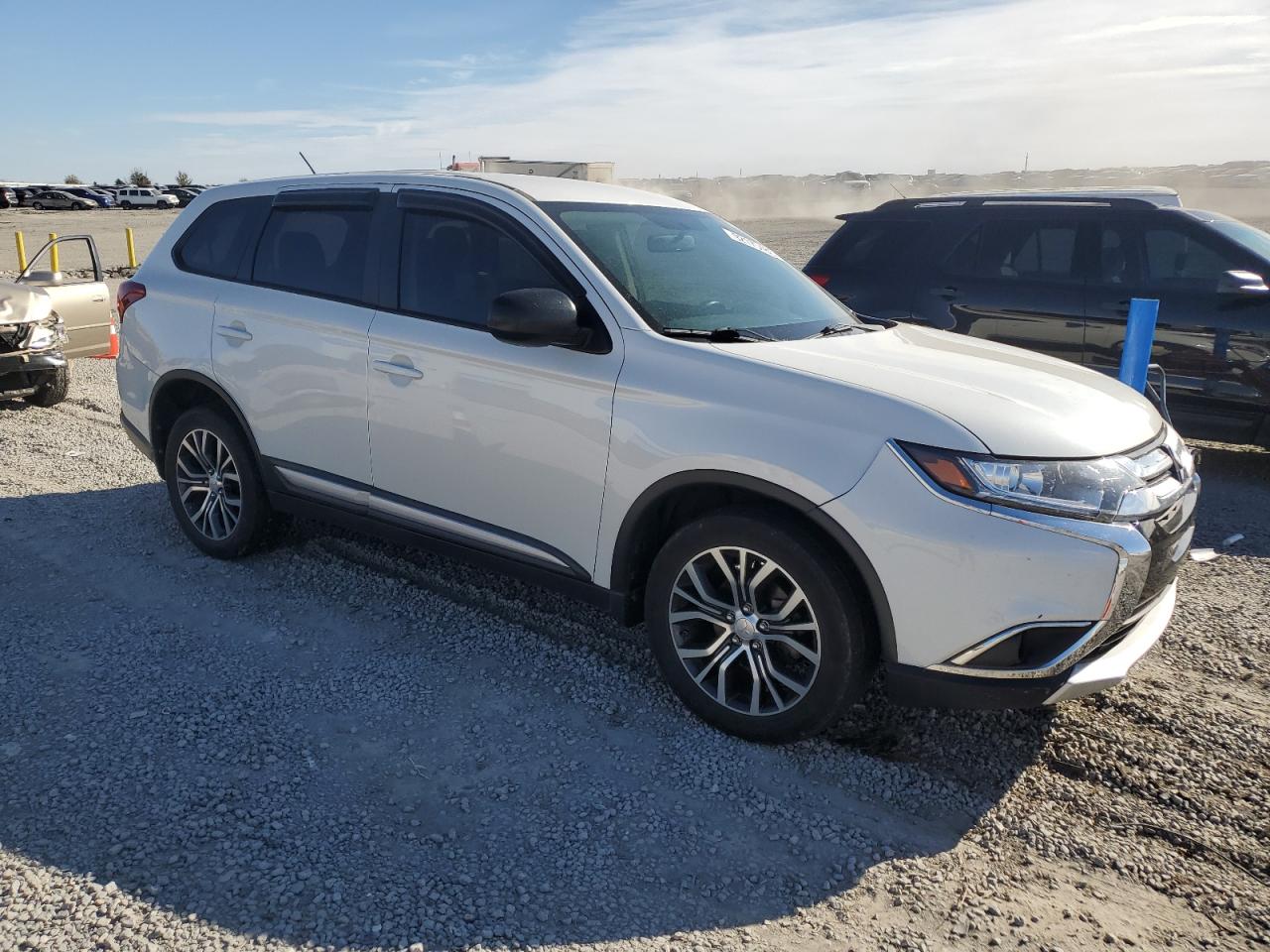 MITSUBISHI OUTLANDER SE