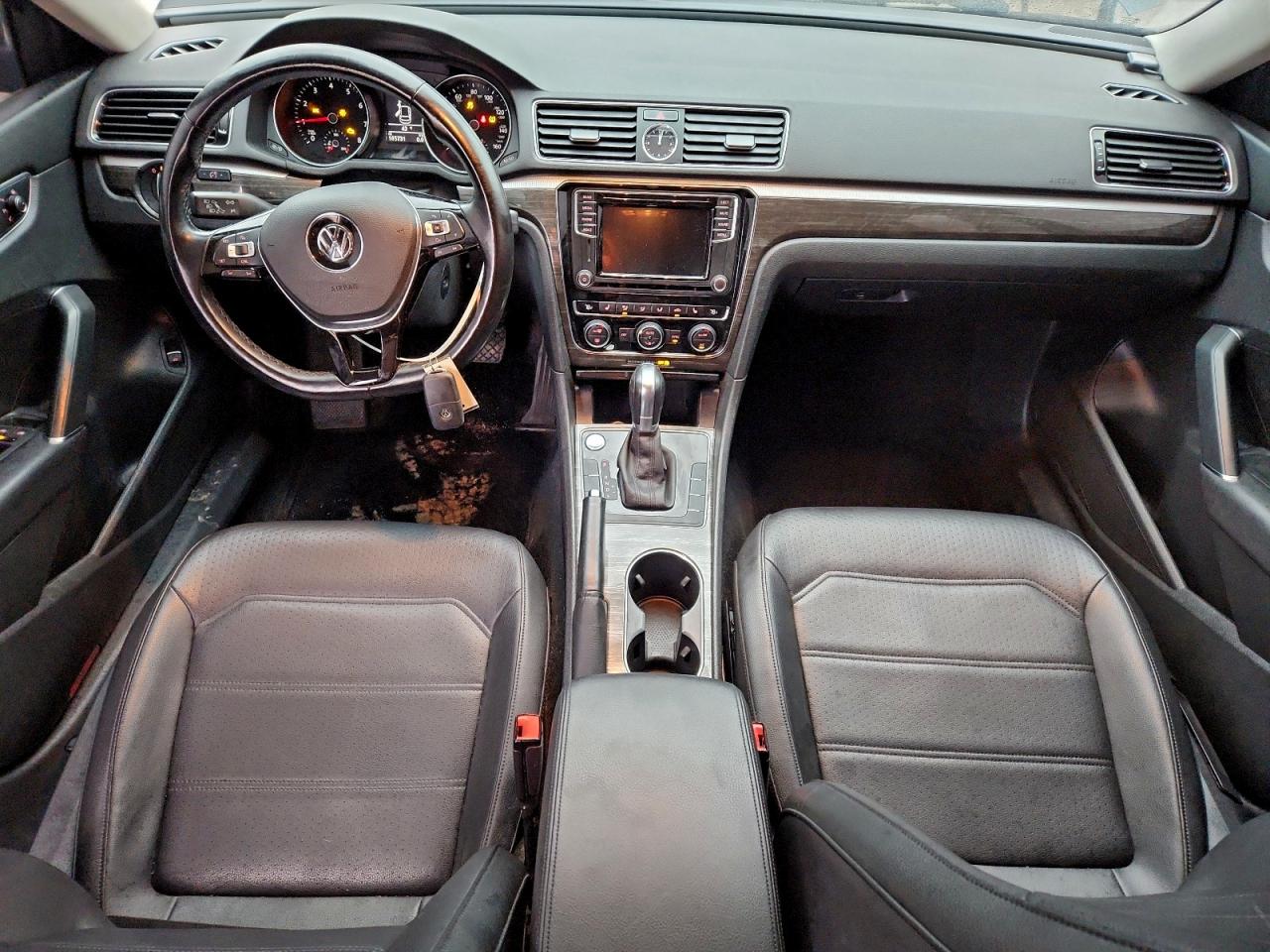 VOLKSWAGEN PASSAT SE