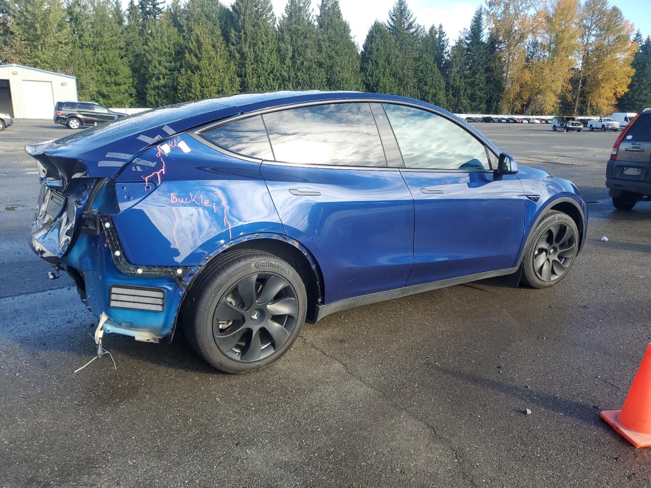 TESLA MODEL Y