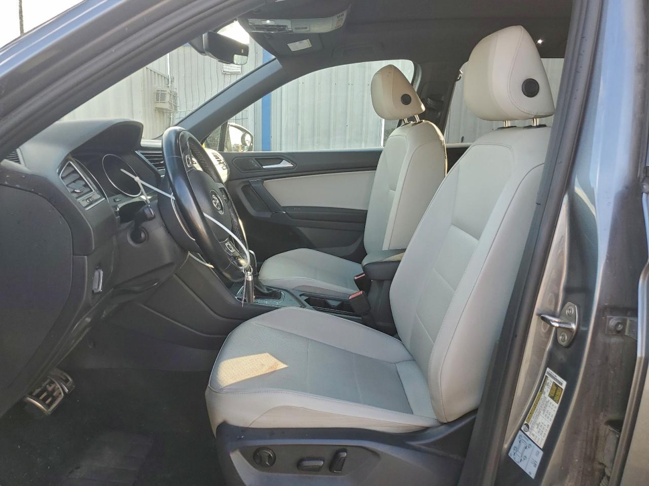 VOLKSWAGEN TIGUAN SE