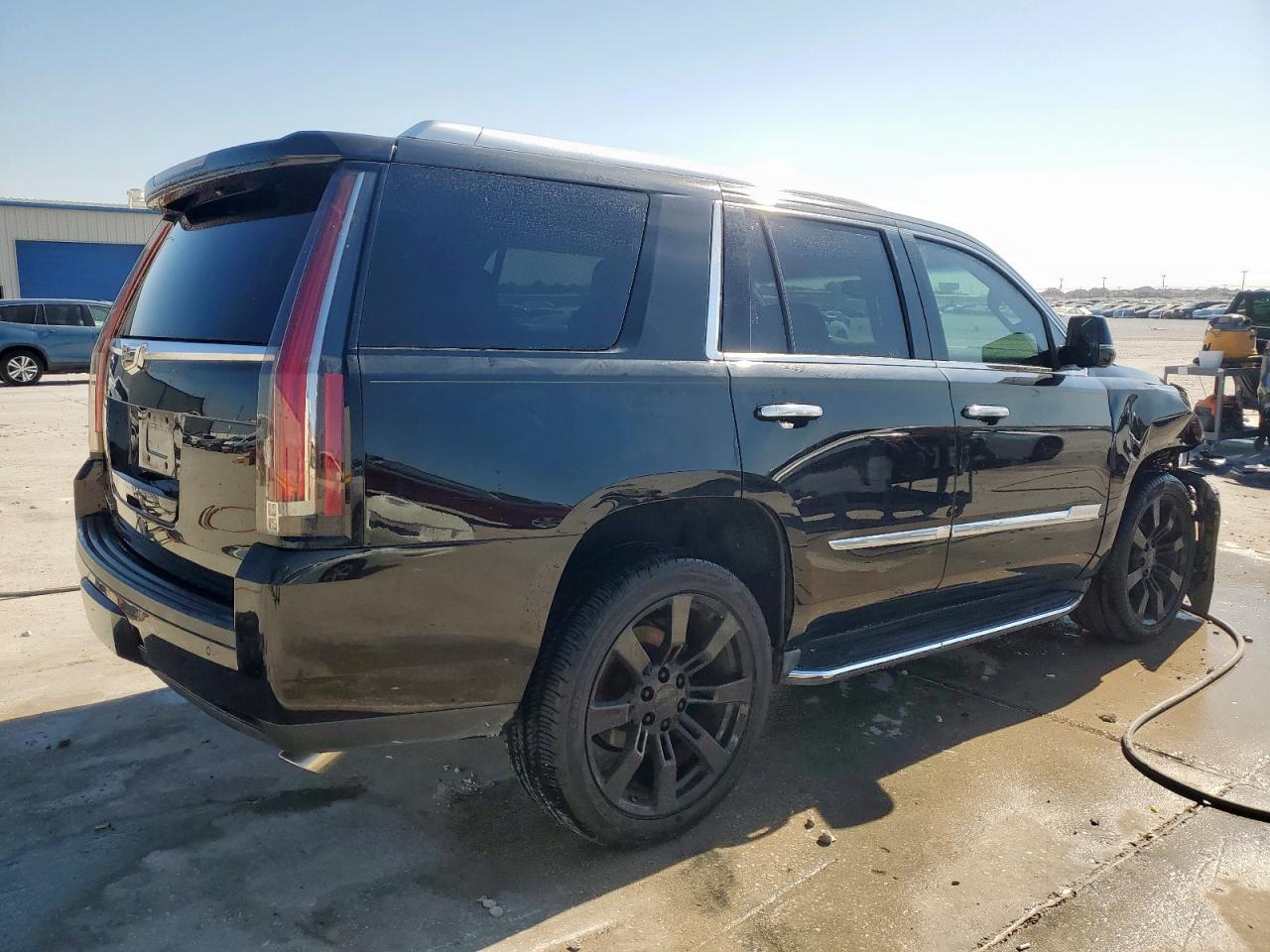 CADILLAC ESCALADE LUXURY