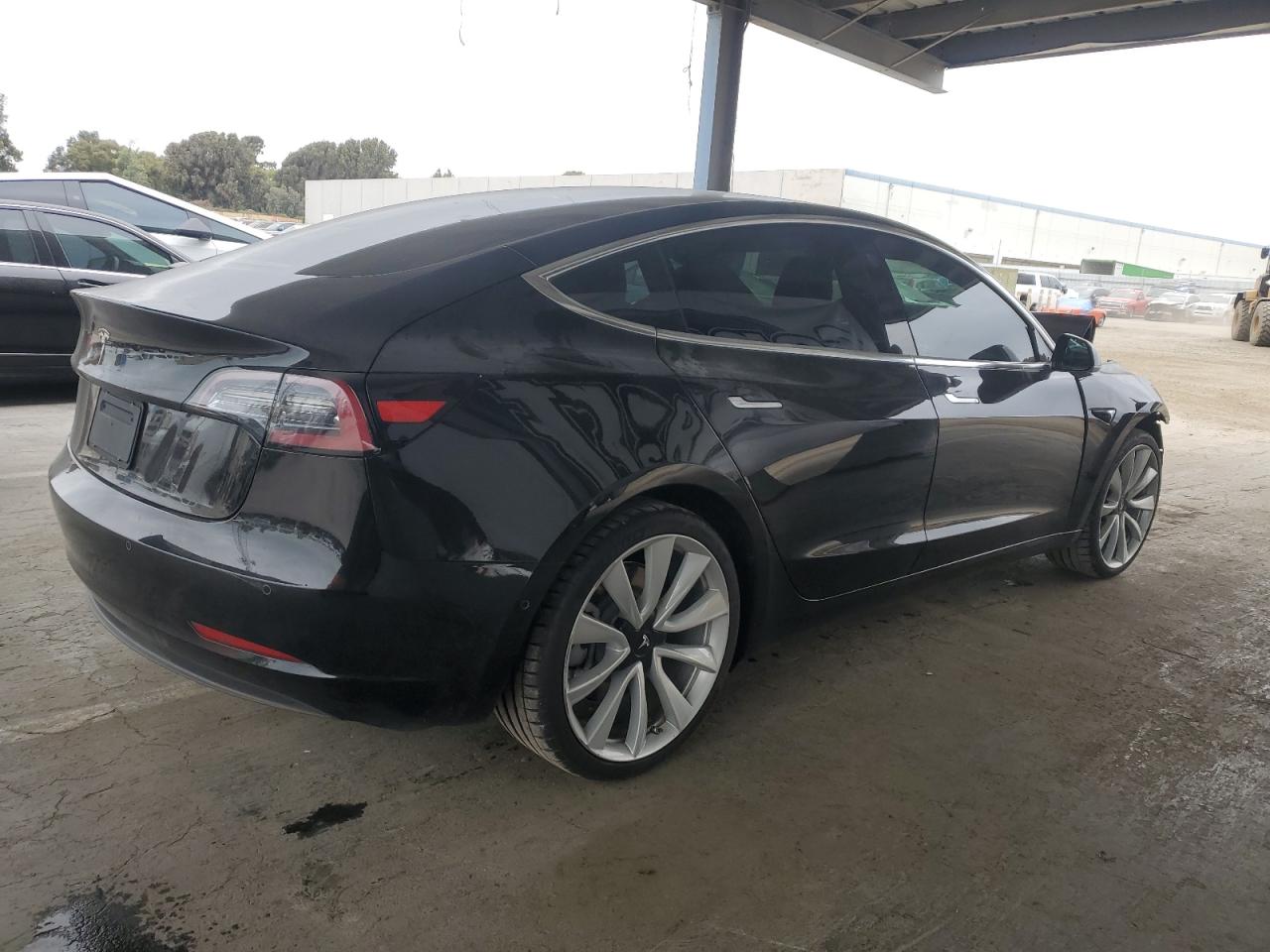 TESLA MODEL 3