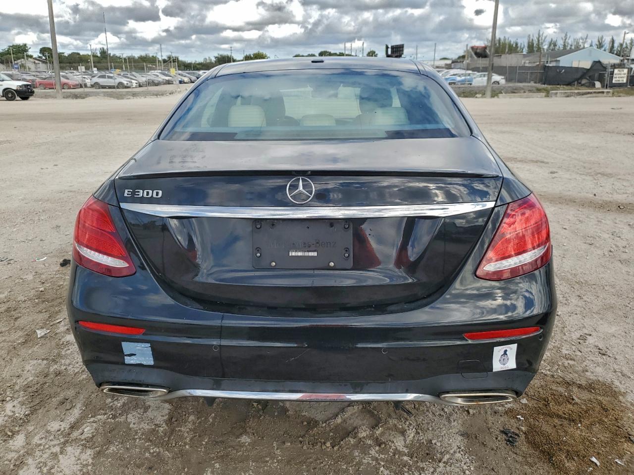 MERCEDES-BENZ E-CLASS 300