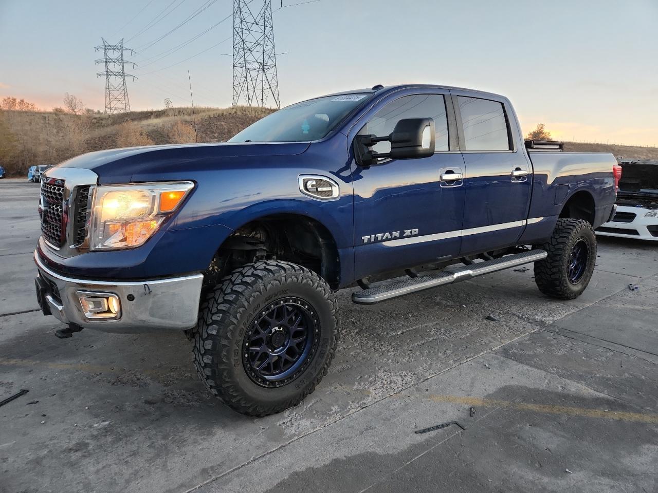 NISSAN TITAN SL