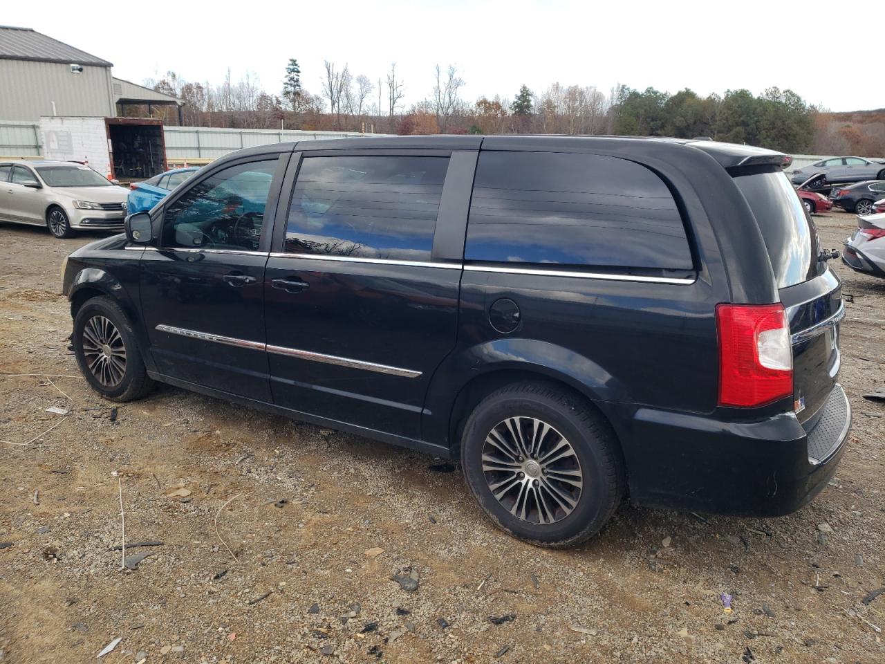 CHRYSLER TOWN & COUNTRY S