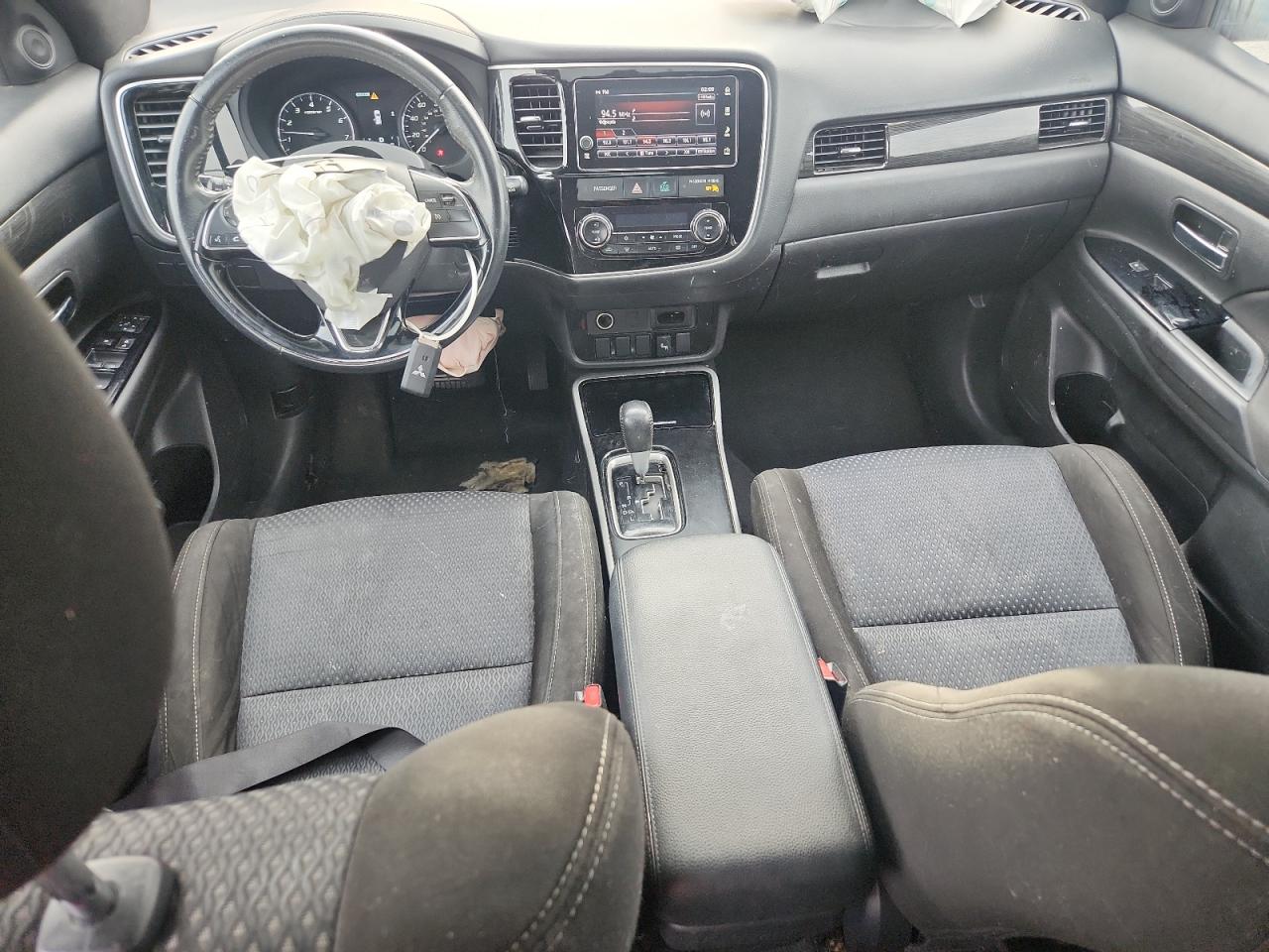 MITSUBISHI OUTLANDER SE