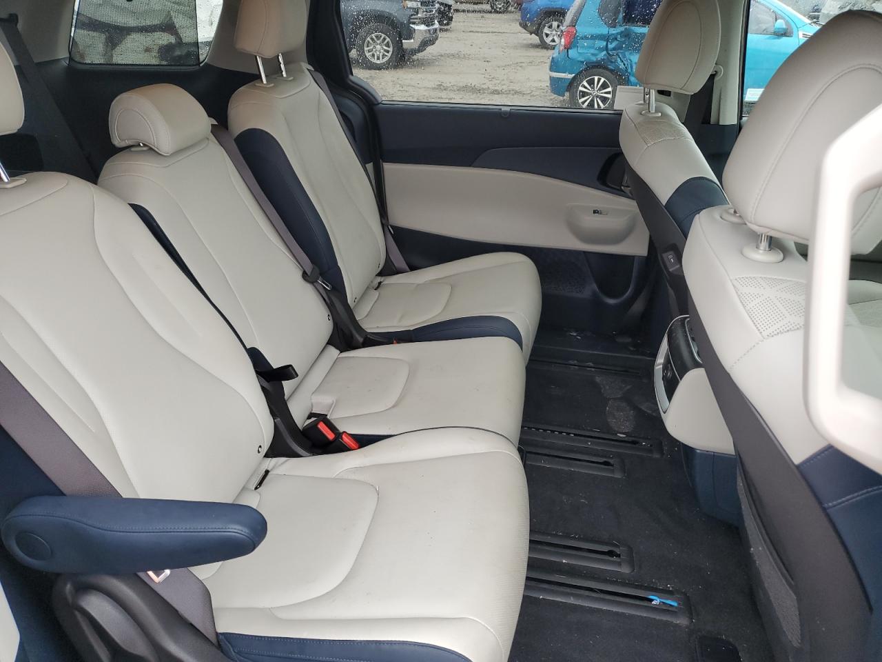 KIA CARNIVAL EX