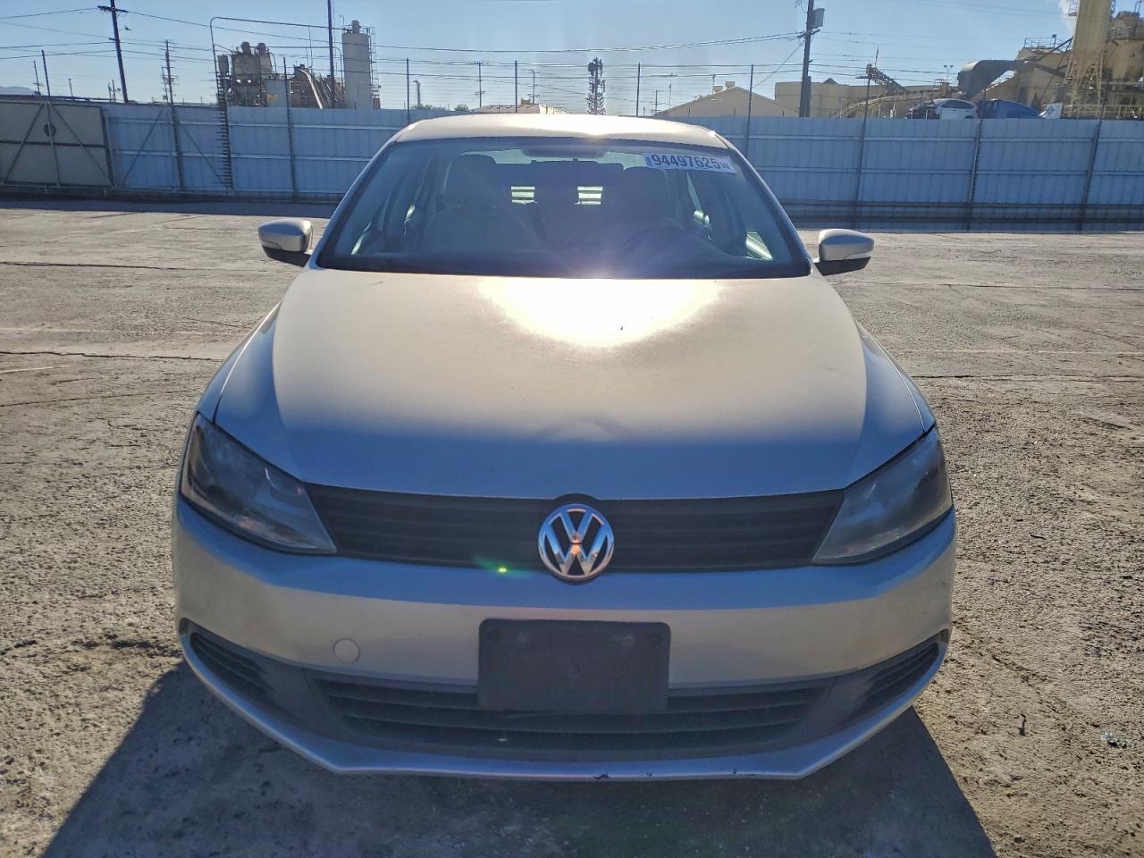 VOLKSWAGEN JETTA SE