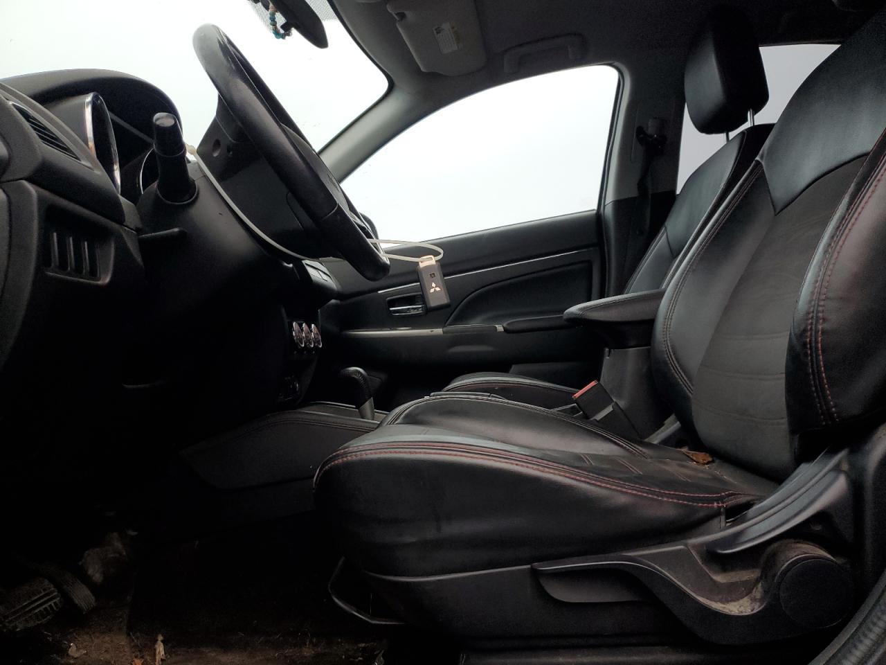 MITSUBISHI OUTLANDER ES