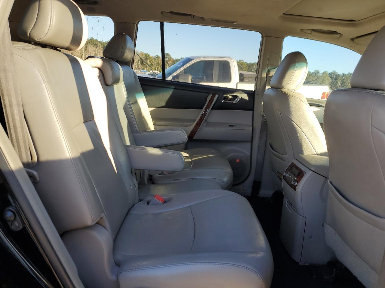 TOYOTA HIGHLANDER LIMITED