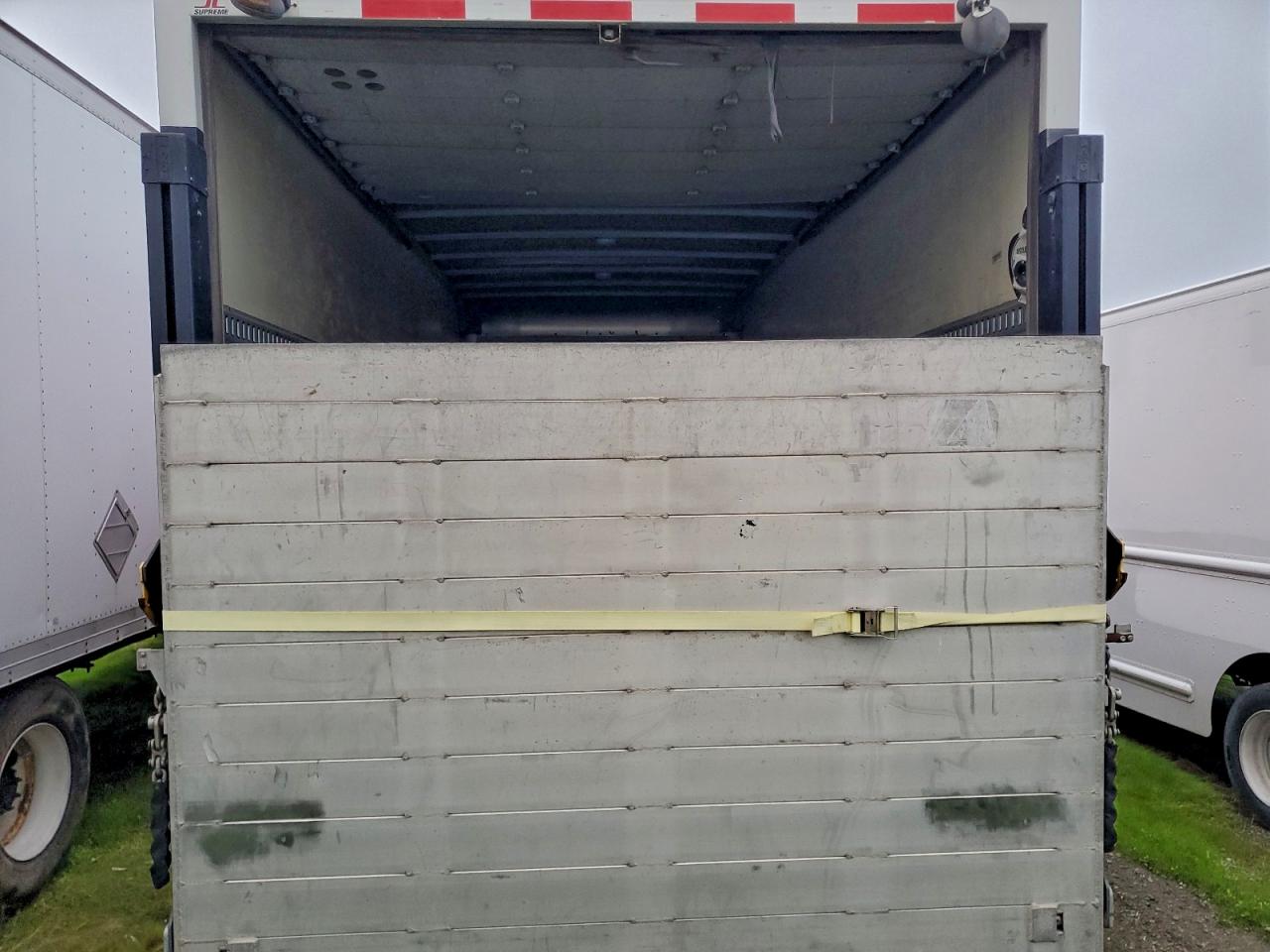 Lot #3317843018 2016 ISUZU NPR