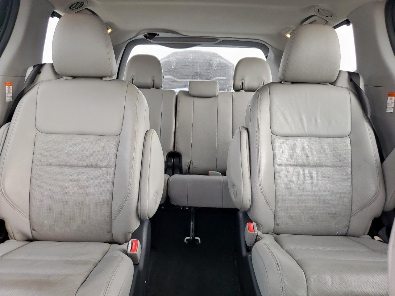 Lot #3318097401 2016 TOYOTA SIENNA XLE