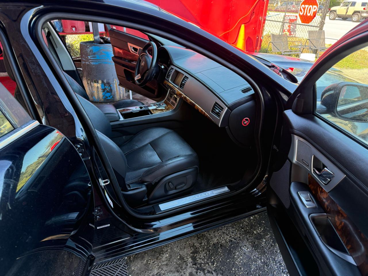 JAGUAR XF 2.0T PREMIUM