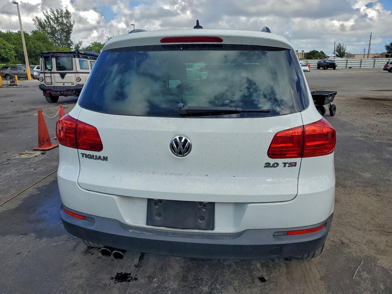 VOLKSWAGEN TIGUAN S