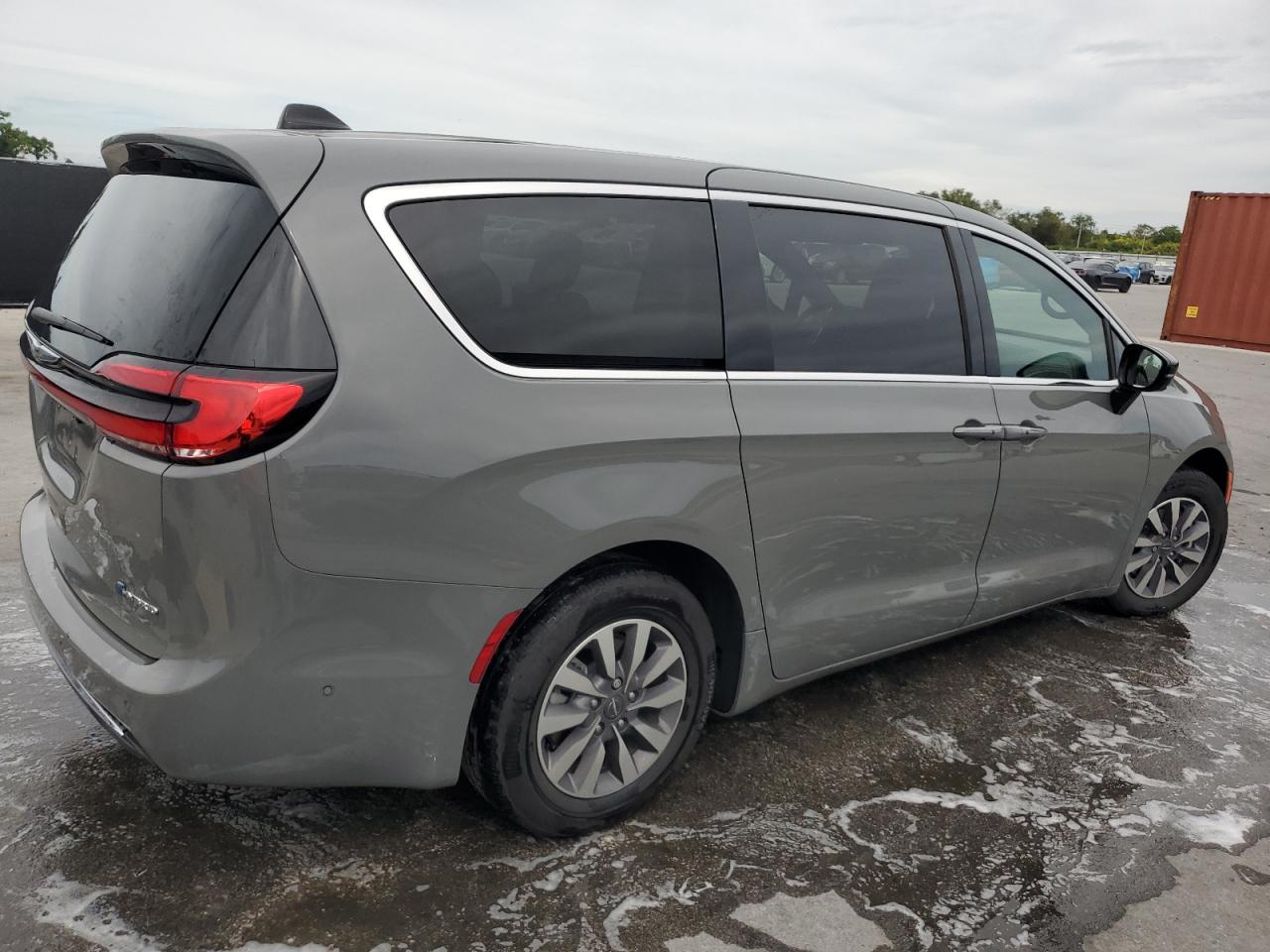 CHRYSLER PACIFICA HYBRID SELECT