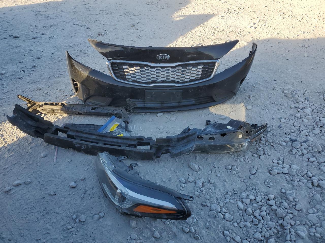 Lot #3301844329 2017 KIA FORTE LX