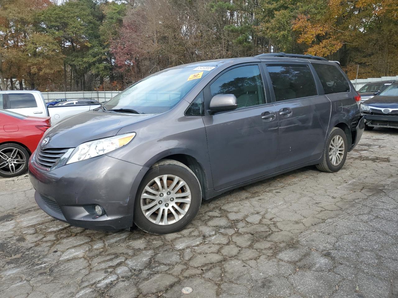 TOYOTA SIENNA XLE