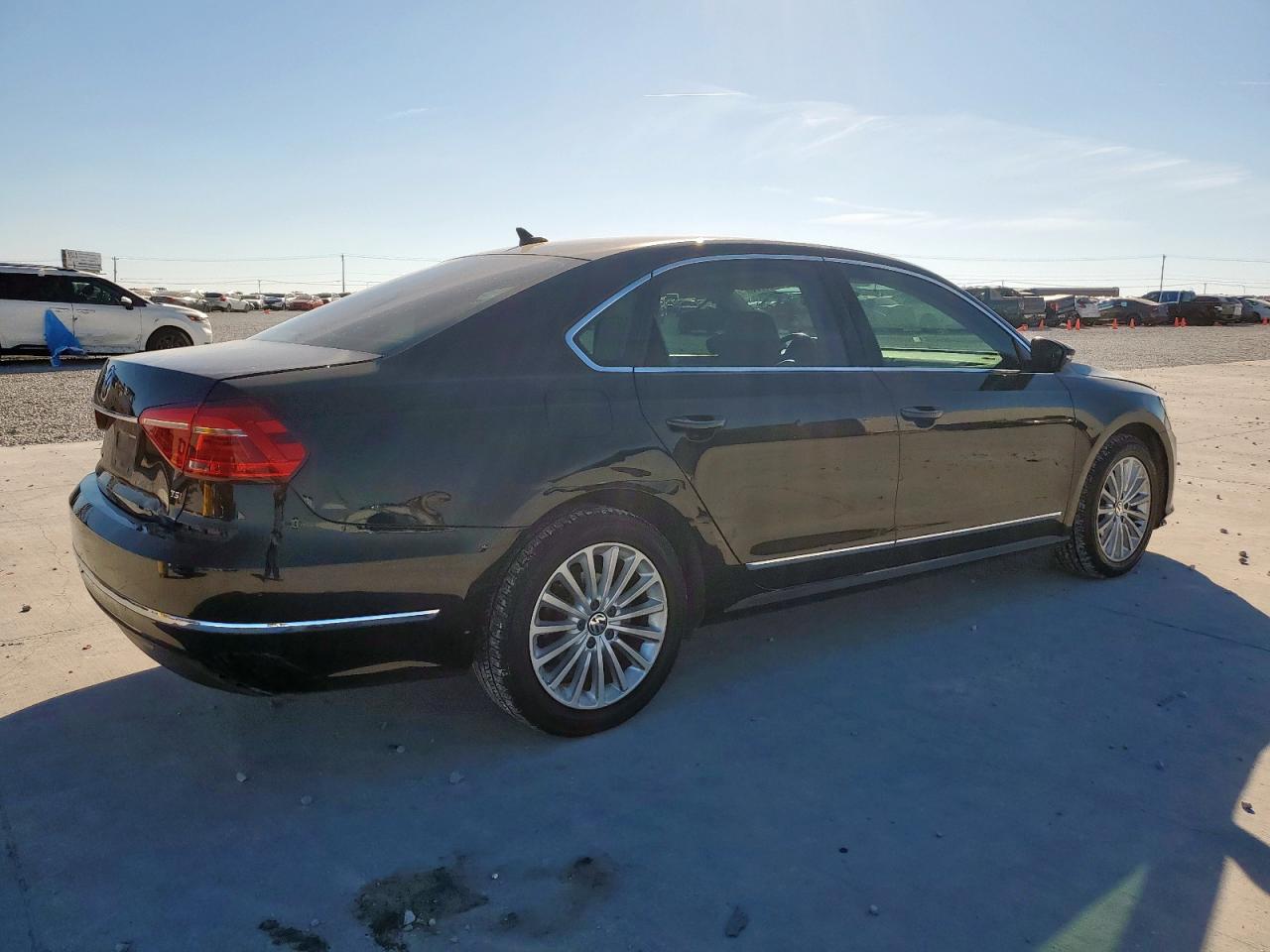 VOLKSWAGEN PASSAT SE