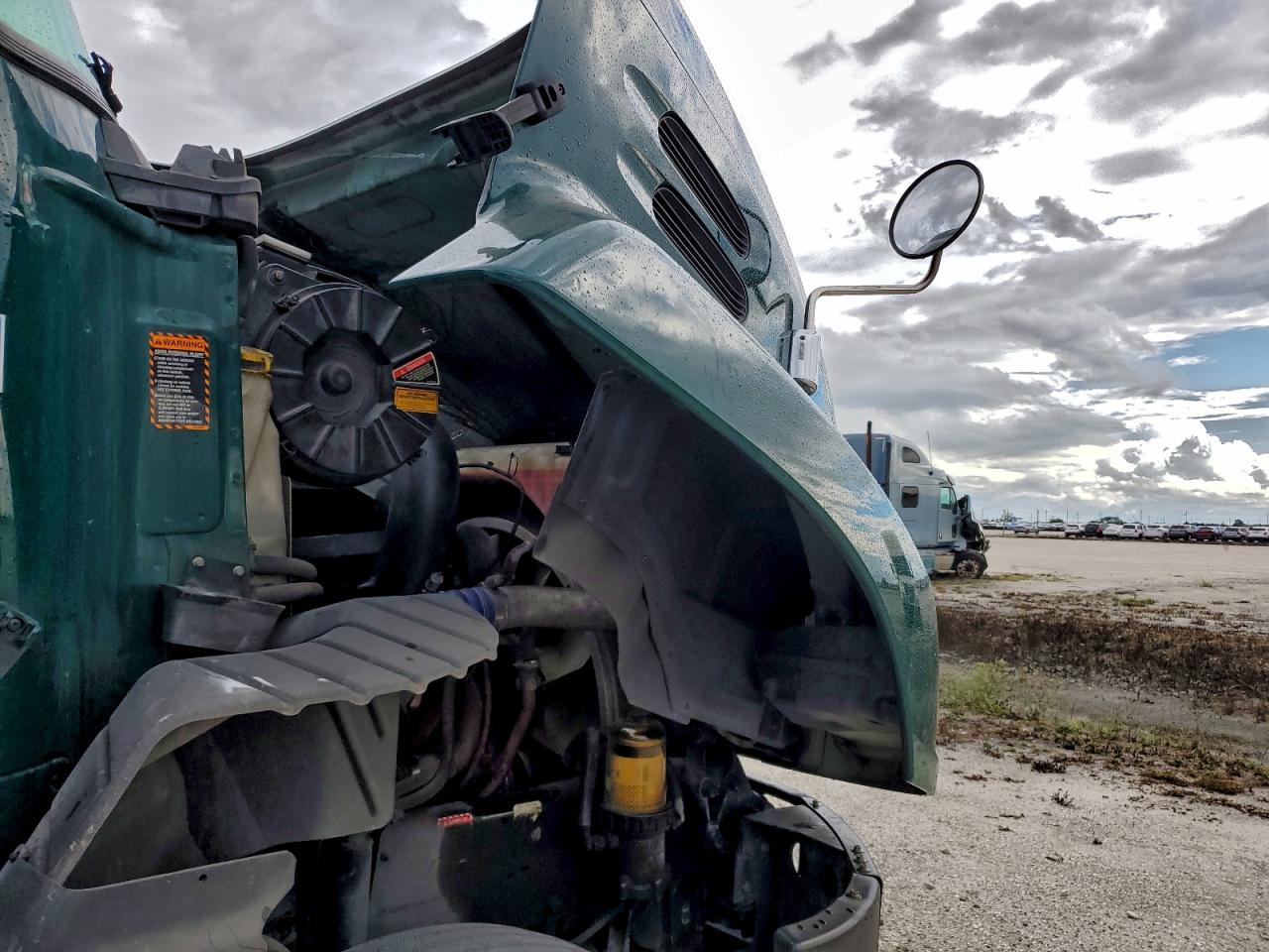 Lot #3302766342 2018 MACK CXU613