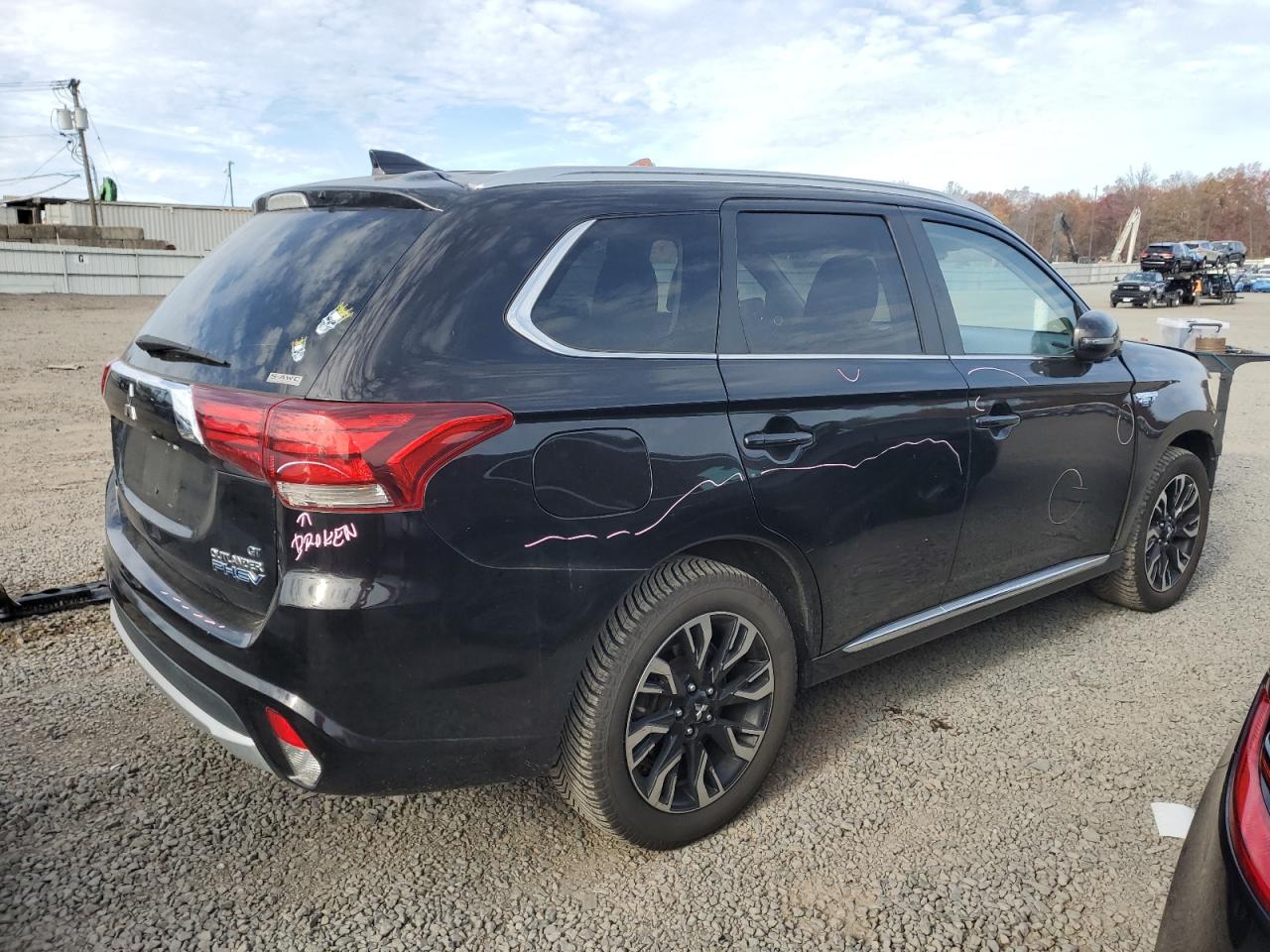 MITSUBISHI OUTLANDER SE