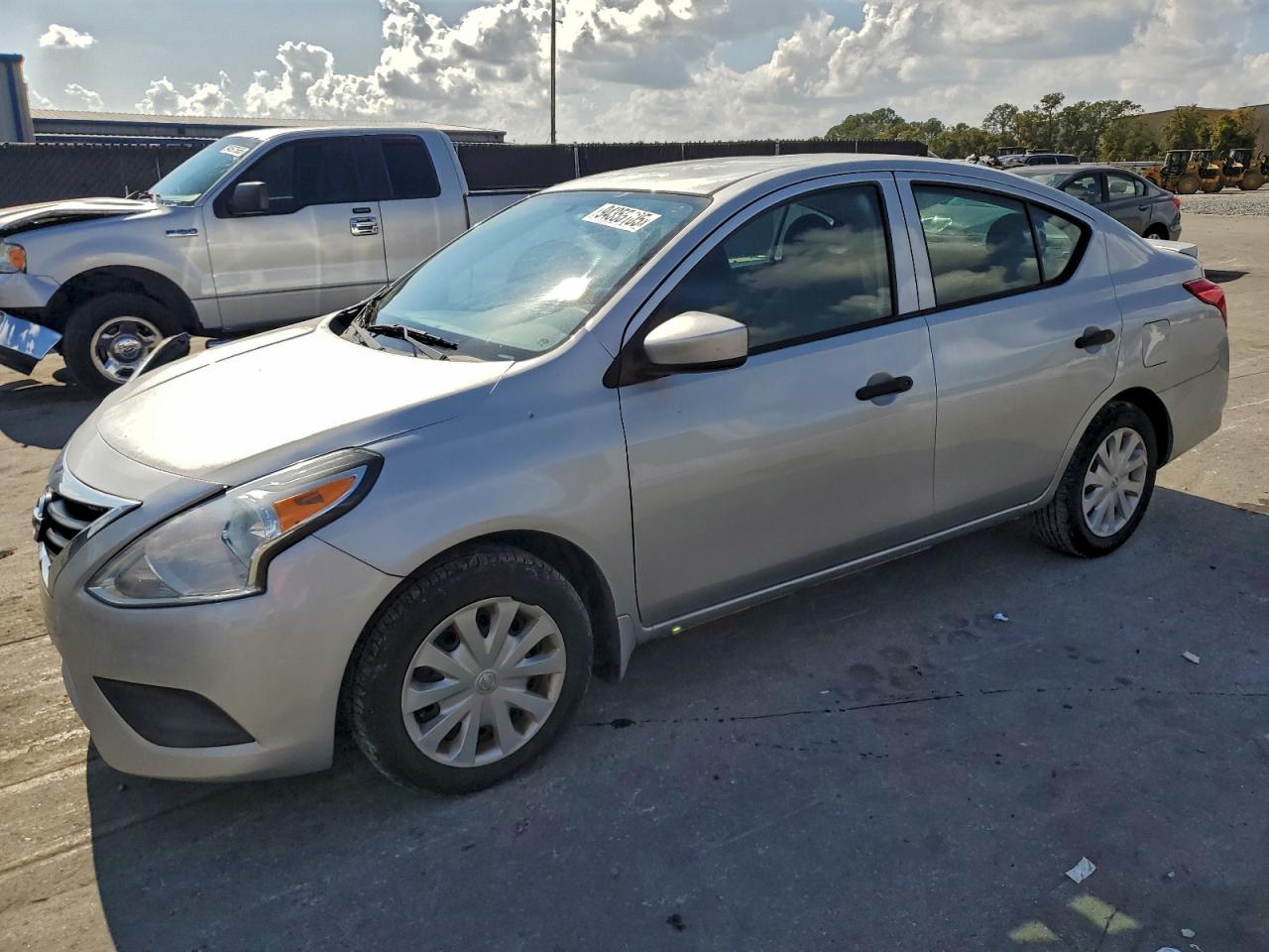 NISSAN VERSA S