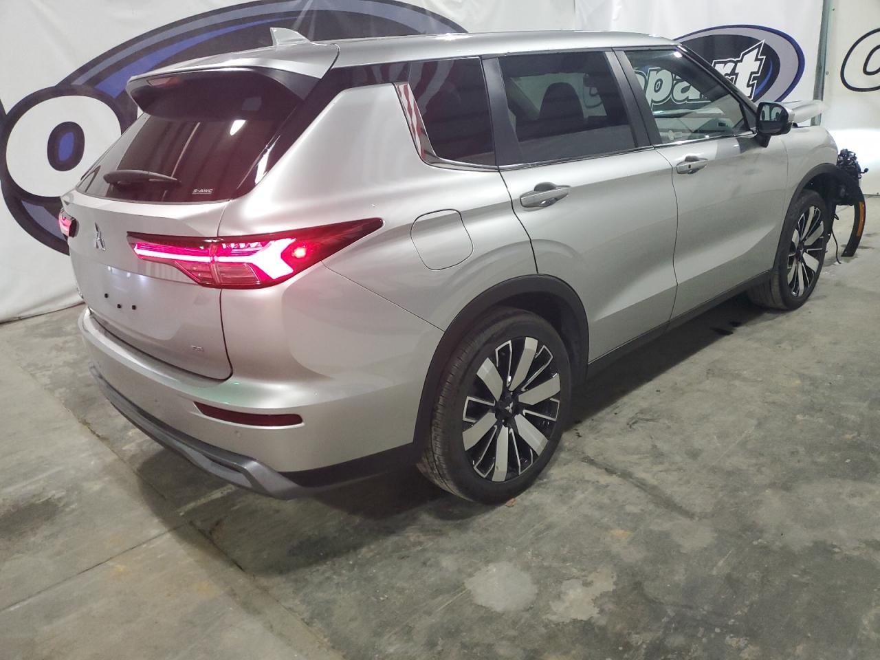 MITSUBISHI OUTLANDER SE