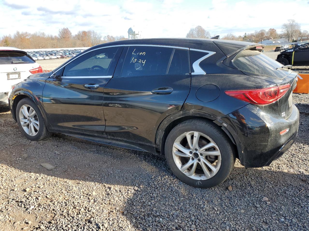 INFINITI QX30 BASE