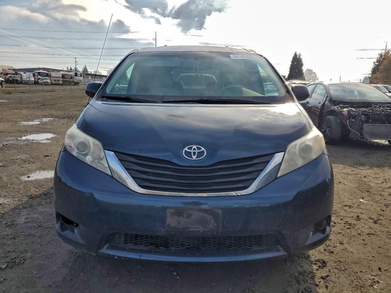 Lot #3301803327 2011 TOYOTA SIENNA LE