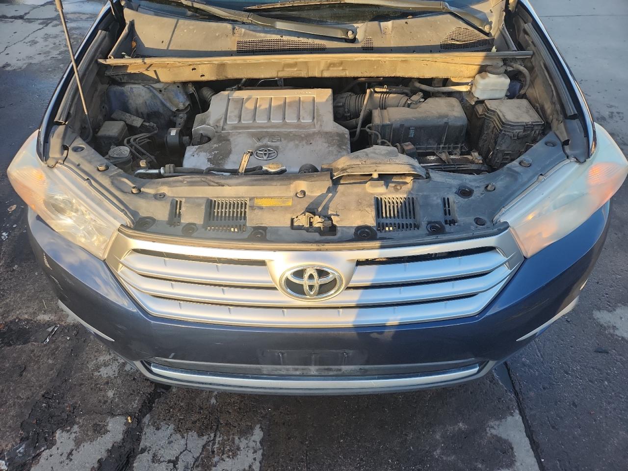 TOYOTA HIGHLANDER BASE