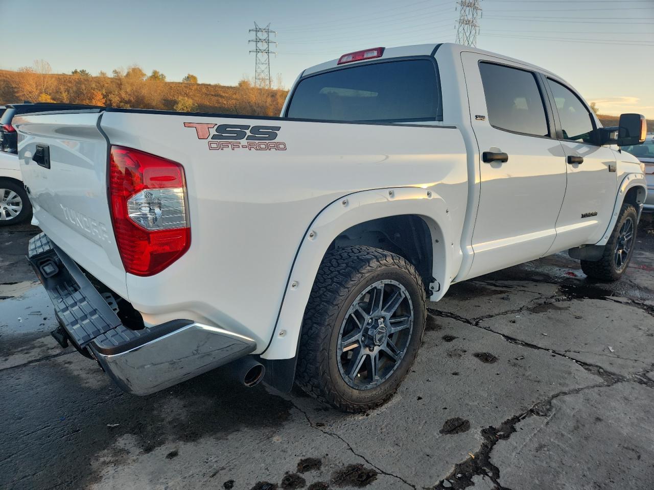 TOYOTA TUNDRA CREWMAX SR5