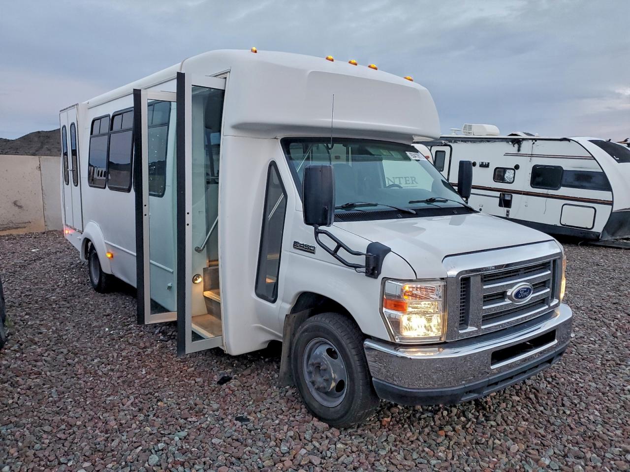 FORD ECONOLINE E450 SUPER DUTY CUTAWAY VAN