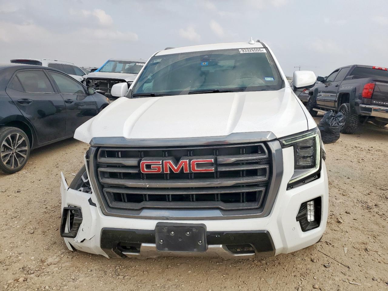 GMC YUKON AT4