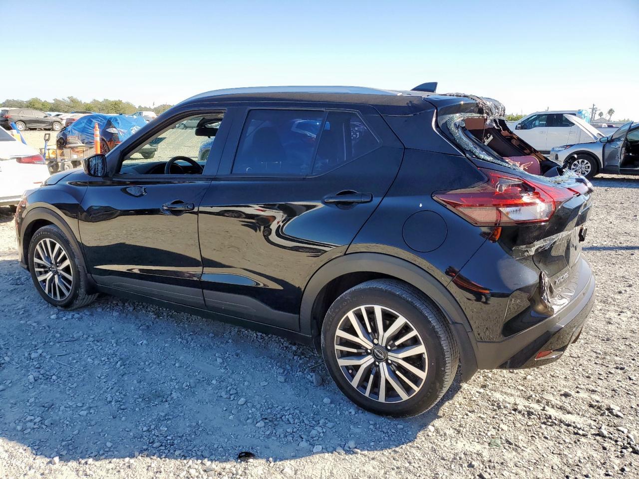 NISSAN KICKS SV