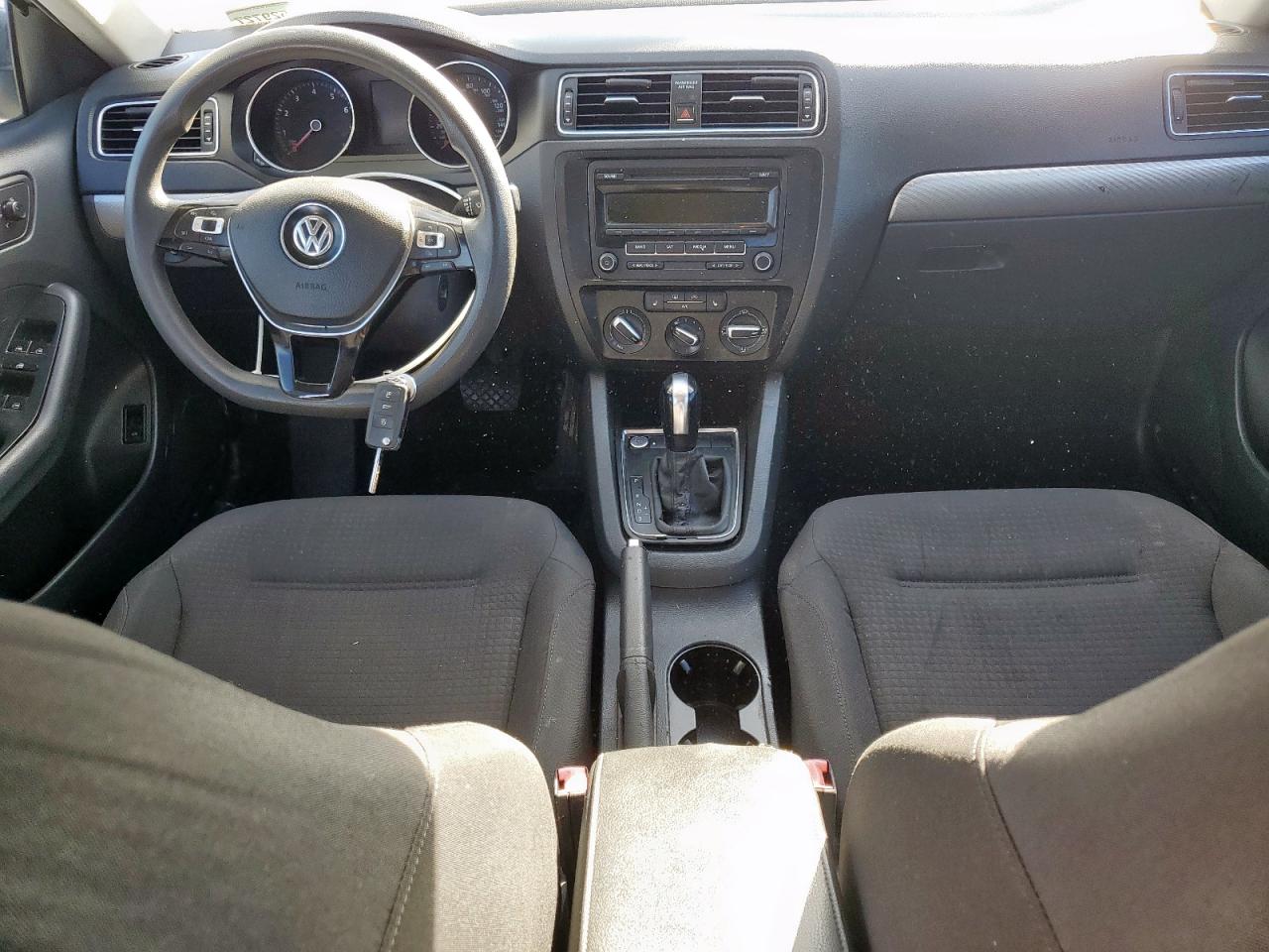 VOLKSWAGEN JETTA SE