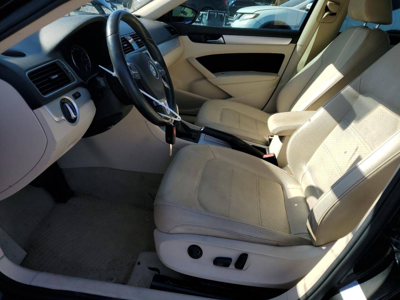 VOLKSWAGEN PASSAT SE