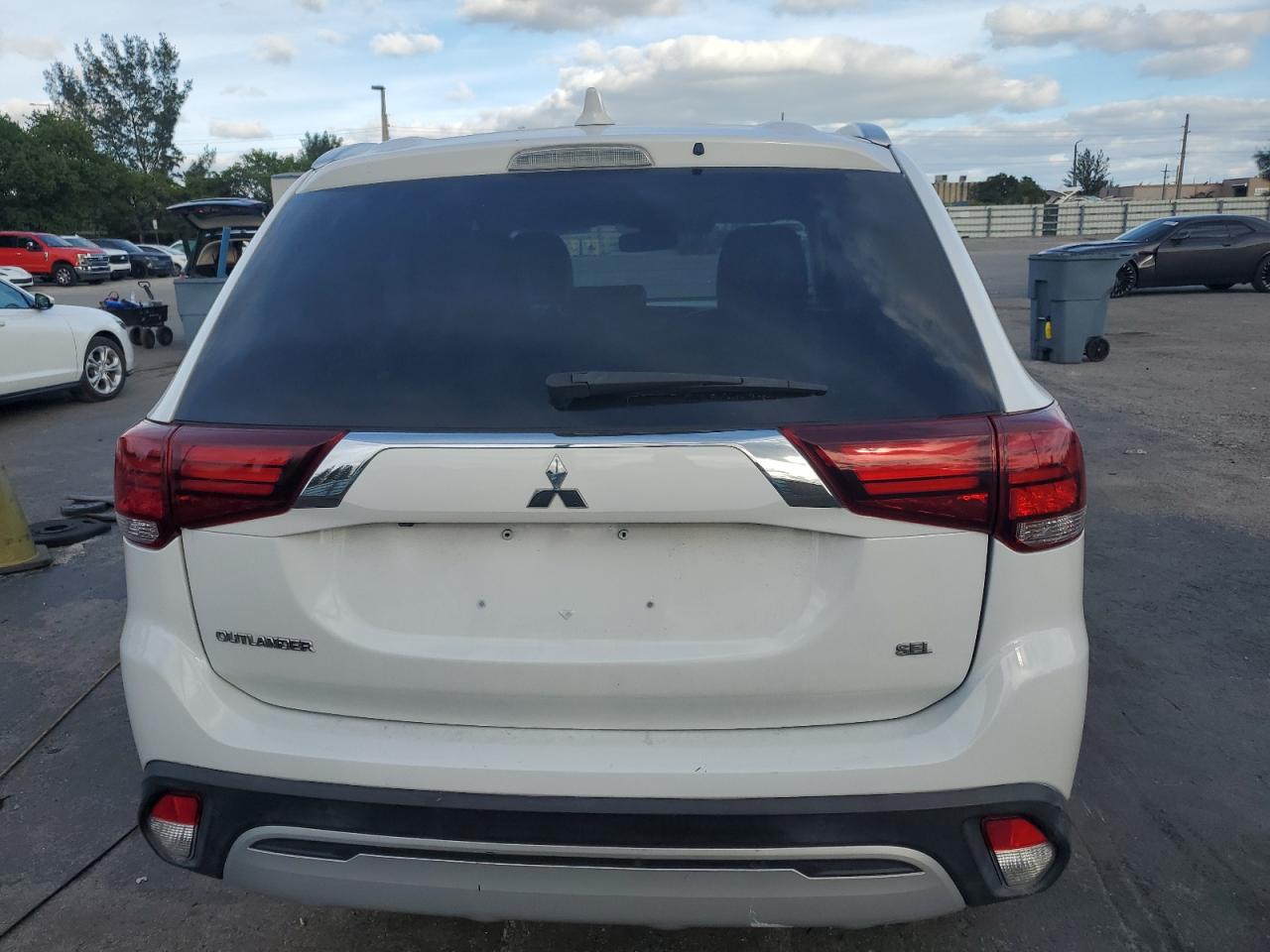 MITSUBISHI OUTLANDER SE