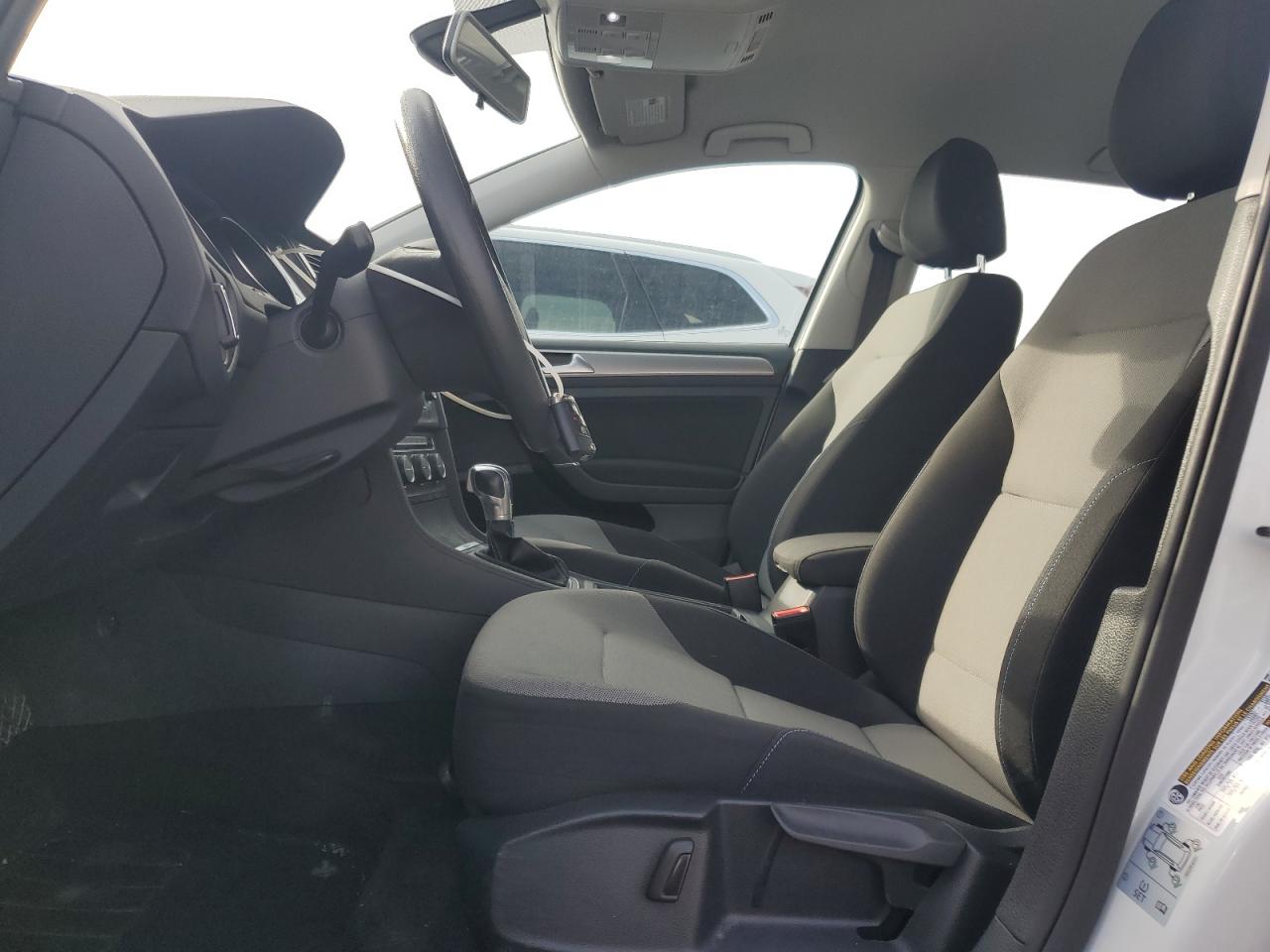 VOLKSWAGEN E-GOLF SE