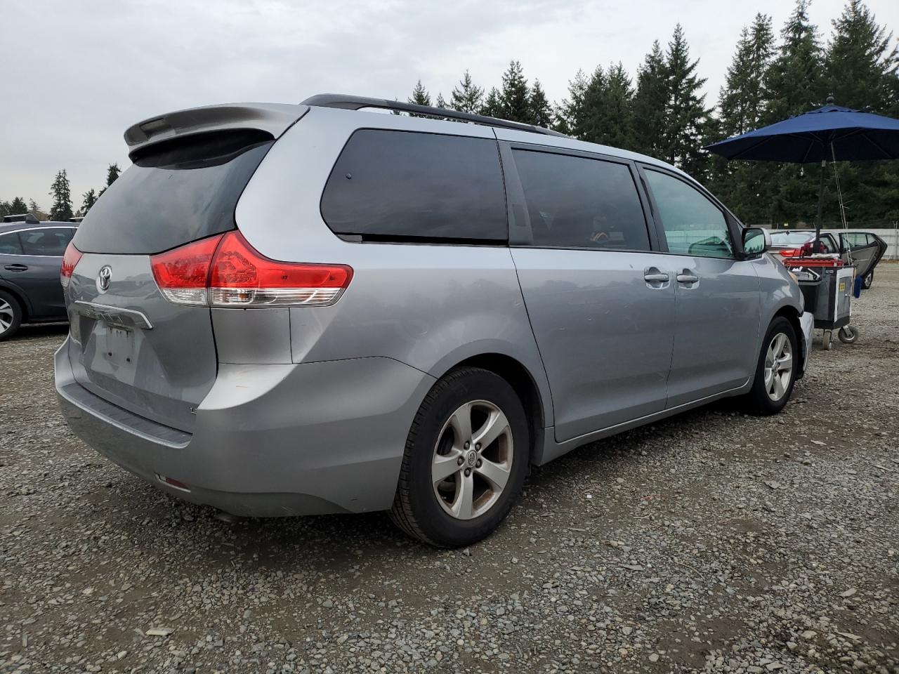 Lot #3285897558 2013 TOYOTA SIENNA LE