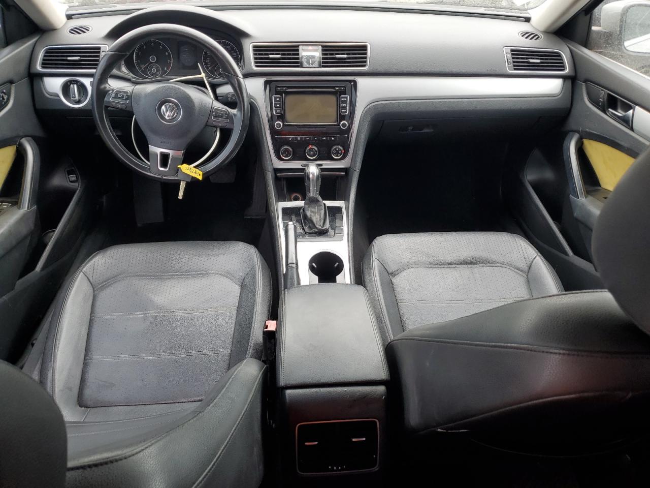 VOLKSWAGEN PASSAT SE