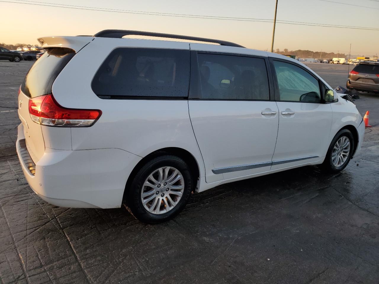 TOYOTA SIENNA XLE