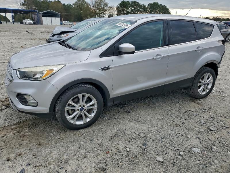Global Auto Auctions: 2017 FORD ESCAPE SE