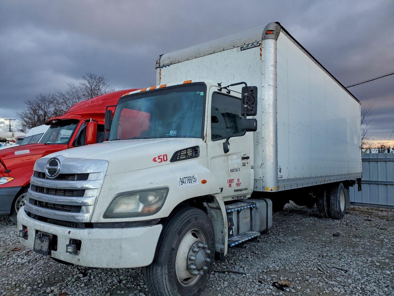 Lot #3297951801 2015 HINO 258/268