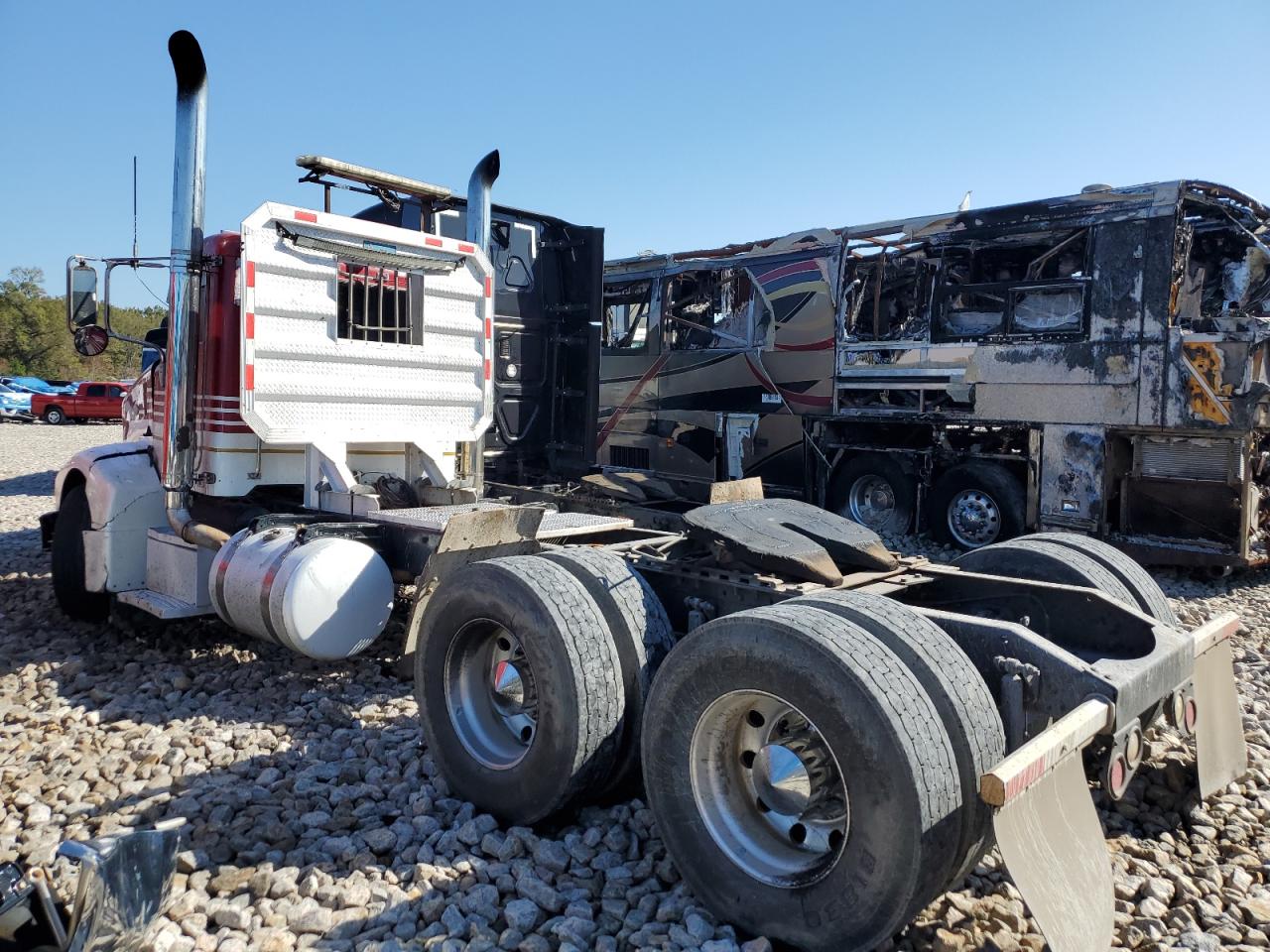 Lot #3302877892 2006 PETERBILT 385