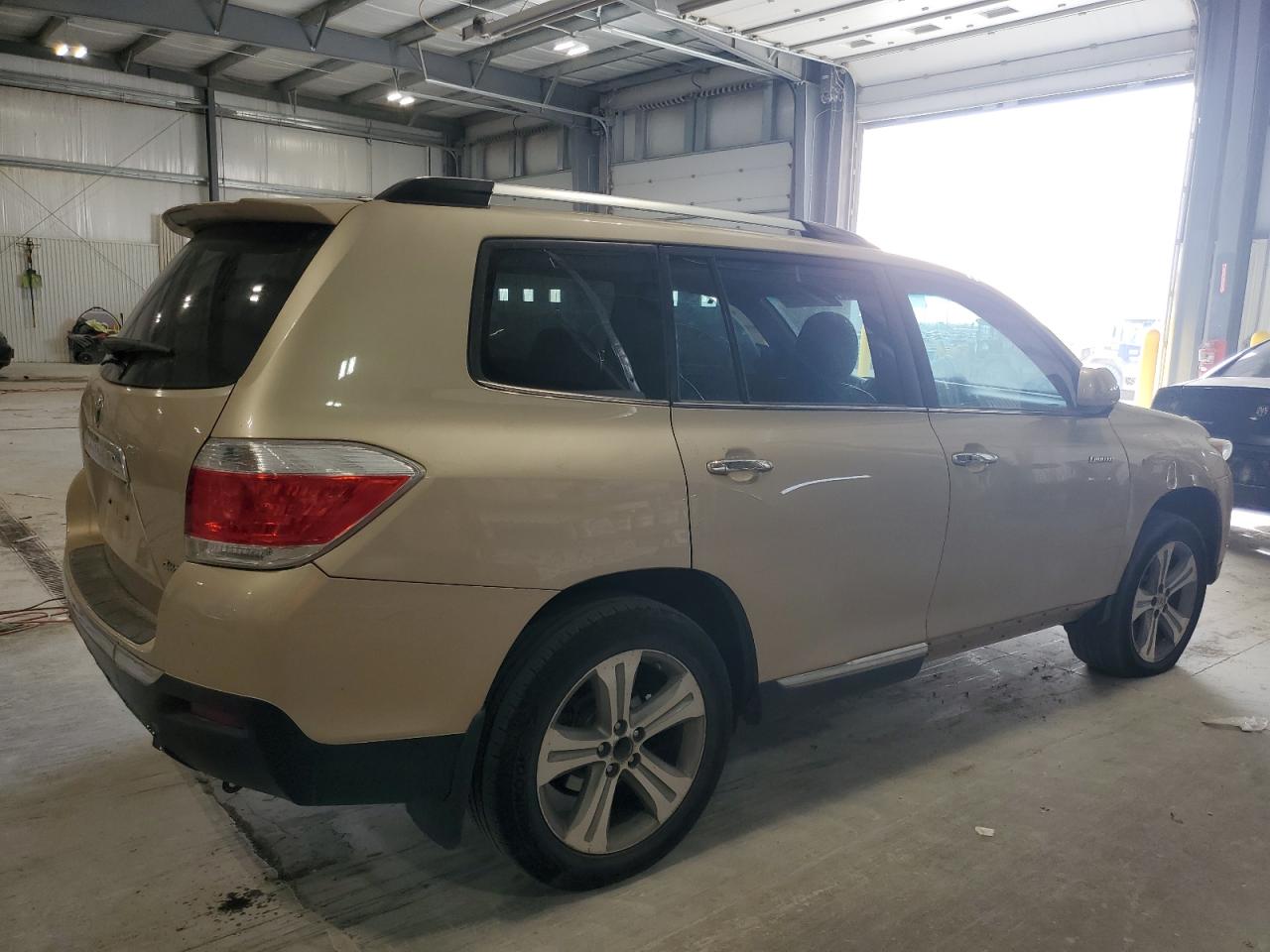 TOYOTA HIGHLANDER LIMITED