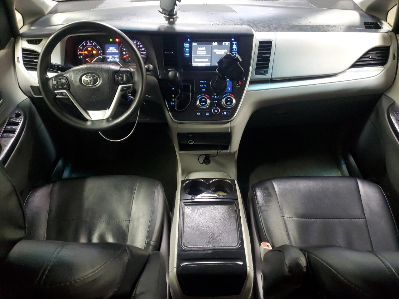 Lot #3302803927 2015 TOYOTA SIENNA LE