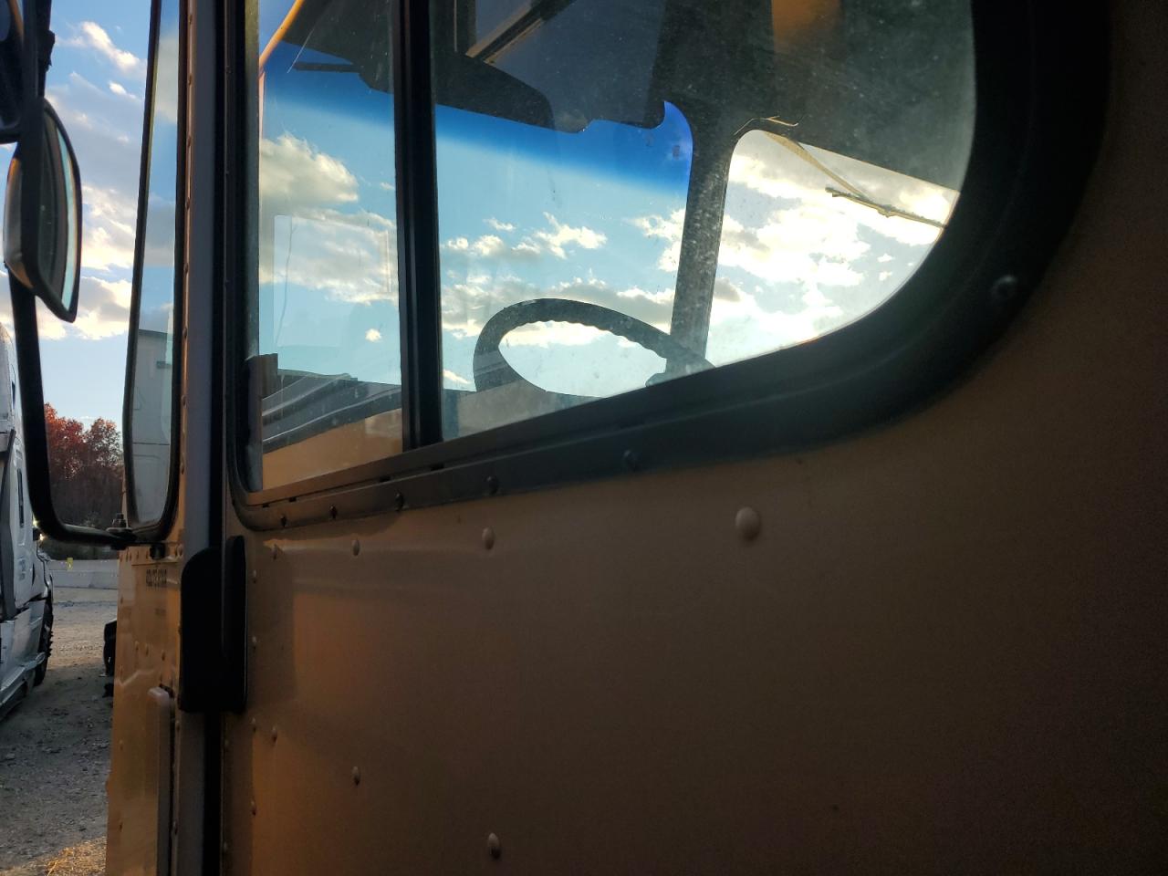 Lot #3291207981 2008 WORKHORSE CUSTOM CHASSIS COMMERCIAL