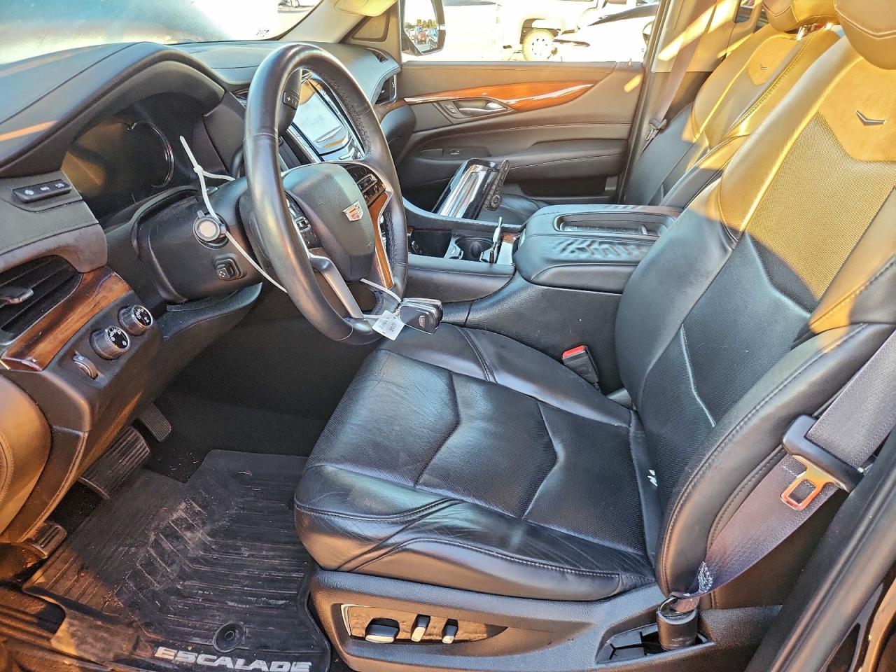 CADILLAC ESCALADE LUXURY