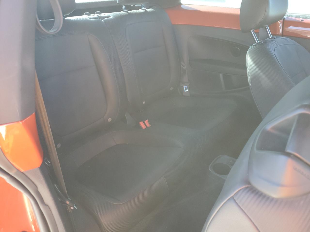 VOLKSWAGEN BEETLE SE