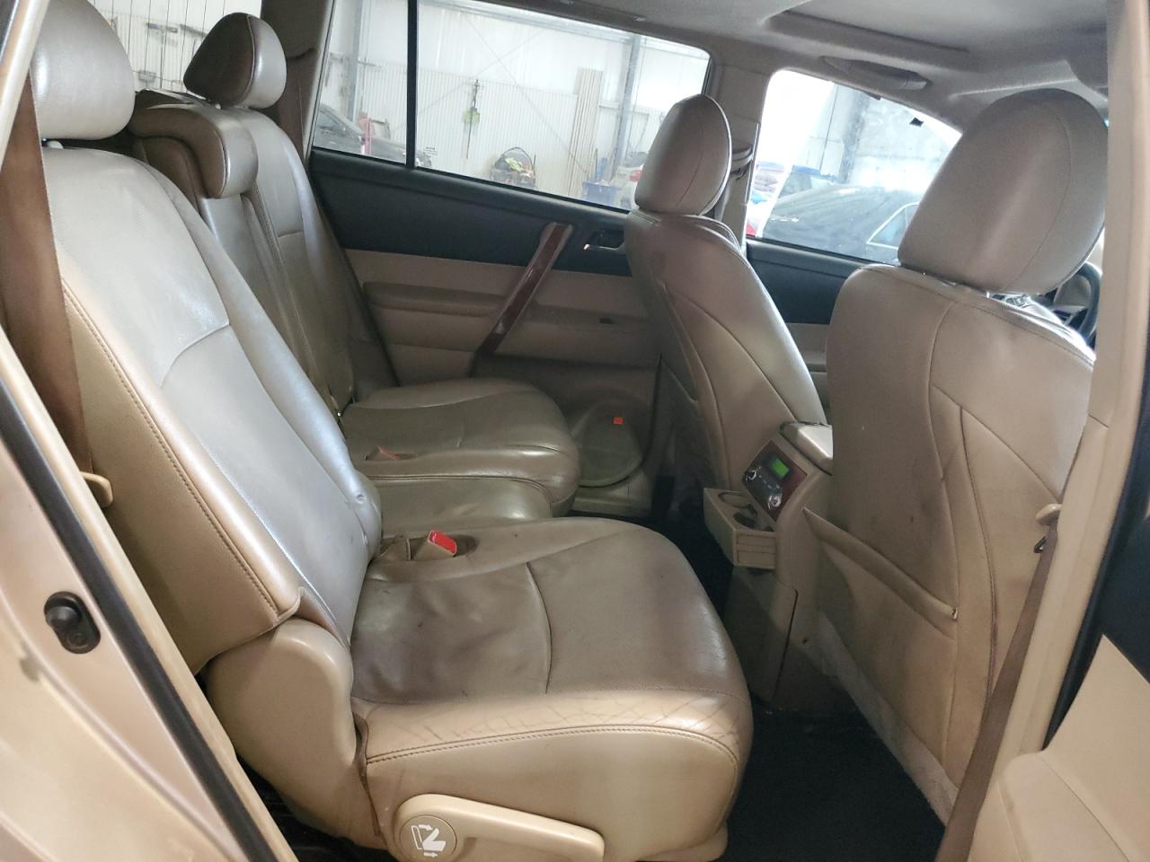 TOYOTA HIGHLANDER LIMITED